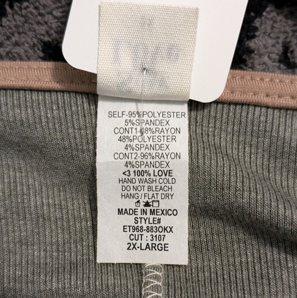 Sew In Love Women's Camo Print Long Sleeve Top Plus Size 2X - Picture 4 of 4